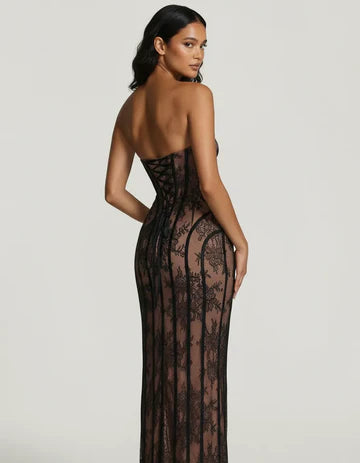 Robe en Dentelle Sculptée