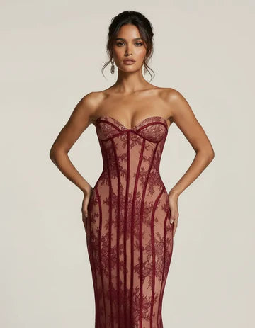 Robe en Dentelle Sculptée